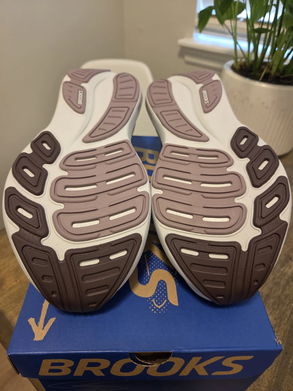 Brooks Women’s Revel 9 Sneakers Size 9.5